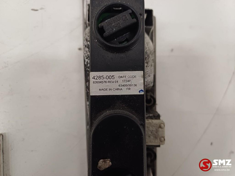 Volvo Occ set cabineverlichting deur + dak + binnen L/R - Cabine et intérieur pour Camion: photos 3 Volvo Occ set cabineverlichting deur + dak + binnen L/R - Cabine et intérieur pour Camion: photos 3