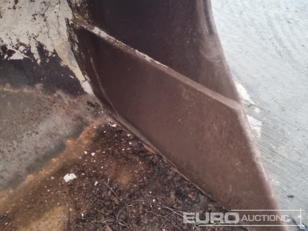 Godet 114" Loading Bucket to suit Wheeled Loader: photos 9