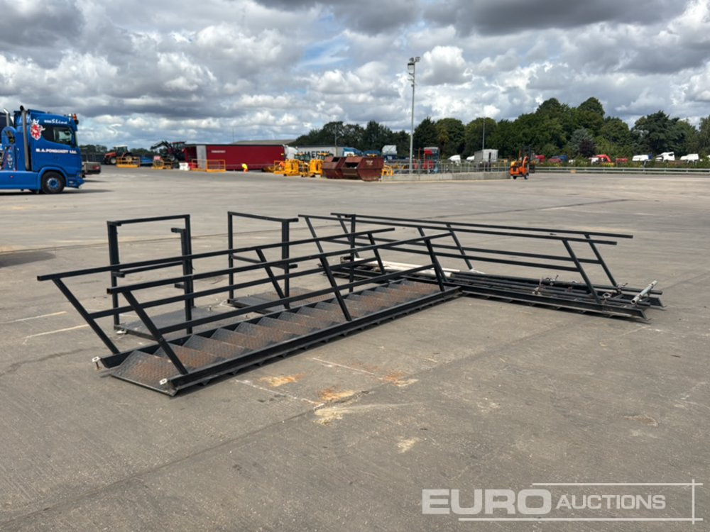 15 Step Steel Stairs, Access Platform, Handrails, Leg Supports (Cannot Be Reconsigned) (2 of) - Outil/ Équipement: photos 1 15 Step Steel Stairs, Access Platform, Handrails, Leg Supports (Cannot Be Reconsigned) (2 of) - Outil/ Équipement: photos 1