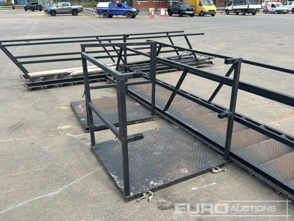 15 Step Steel Stairs, Access Platform, Handrails, Leg Supports (Cannot Be Reconsigned) (2 of) - Outil/ Équipement: photos 5 15 Step Steel Stairs, Access Platform, Handrails, Leg Supports (Cannot Be Reconsigned) (2 of) - Outil/ Équipement: photos 5