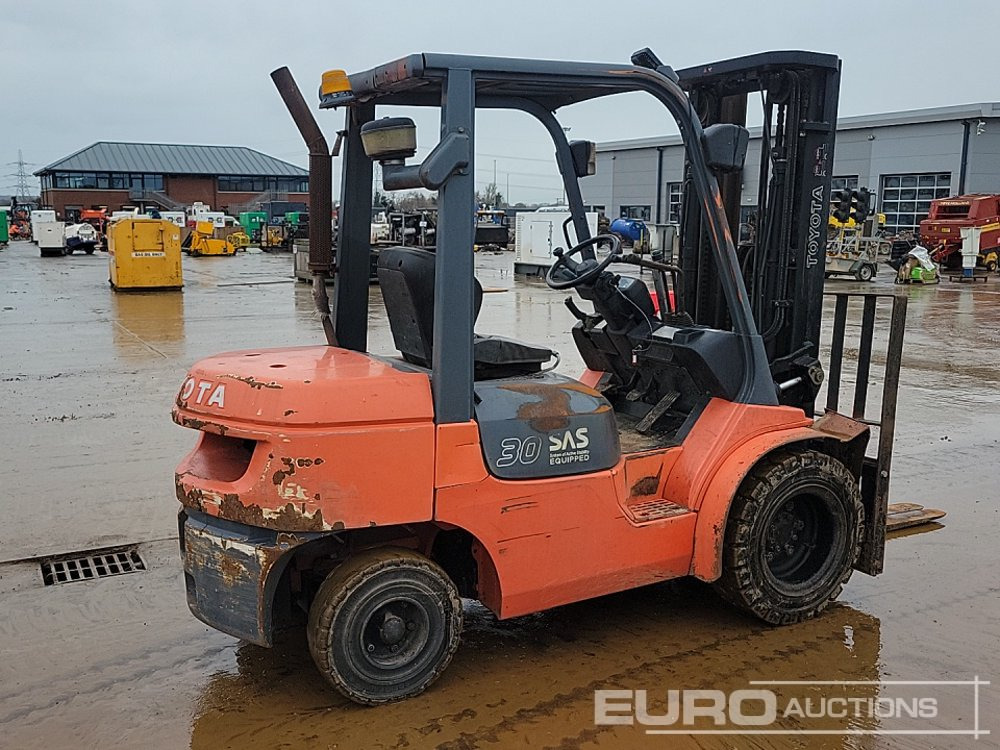 2000 Toyota 02-7FDF30 - Chariot élévateur: photos 5 2000 Toyota 02-7FDF30 - Chariot élévateur: photos 5