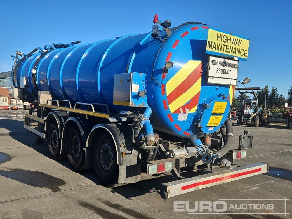 2004 Whale Tri Axle Tanker Trailer, Rear Lifting Axle - Remorque citerne: photos 3 2004 Whale Tri Axle Tanker Trailer, Rear Lifting Axle - Remorque citerne: photos 3