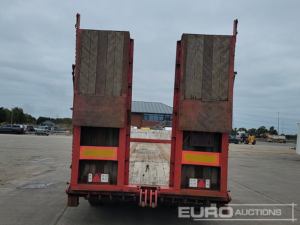 2005 ARB Tri Axle Step Frame Low Loader Trailer, Out Riggers, Hydraulic Flip Toe Ramps - Semi-remorque surbaissé: photos 4 2005 ARB Tri Axle Step Frame Low Loader Trailer, Out Riggers, Hydraulic Flip Toe Ramps - Semi-remorque surbaissé: photos 4