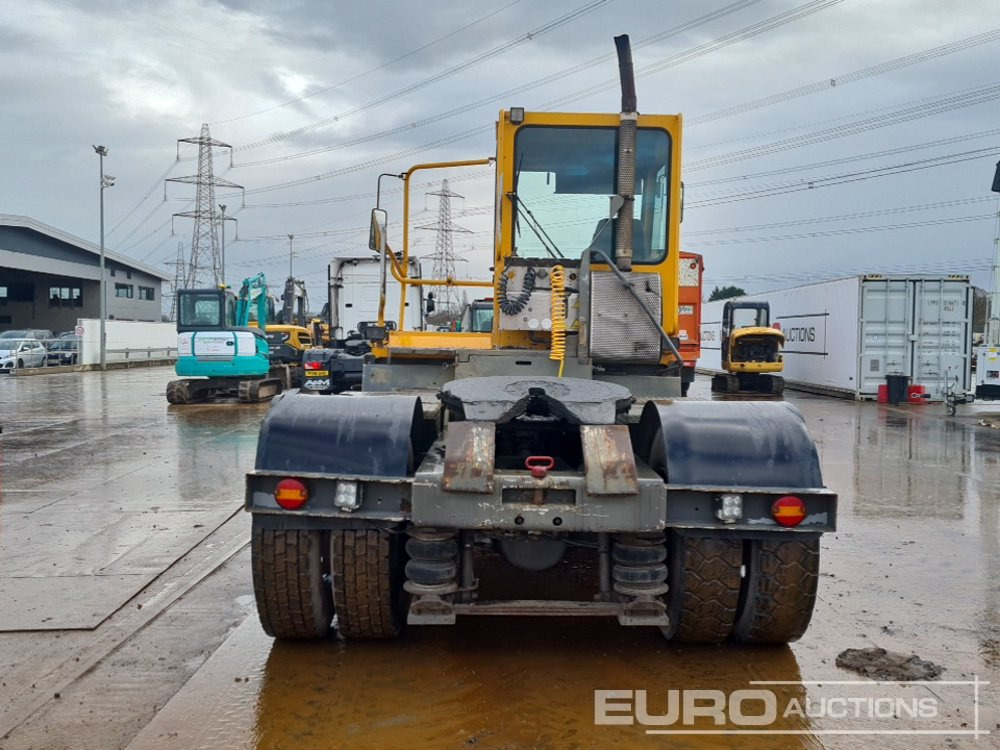 2006 Terberg YT82 - Tracteur portuaire: photos 4 2006 Terberg YT82 - Tracteur portuaire: photos 4