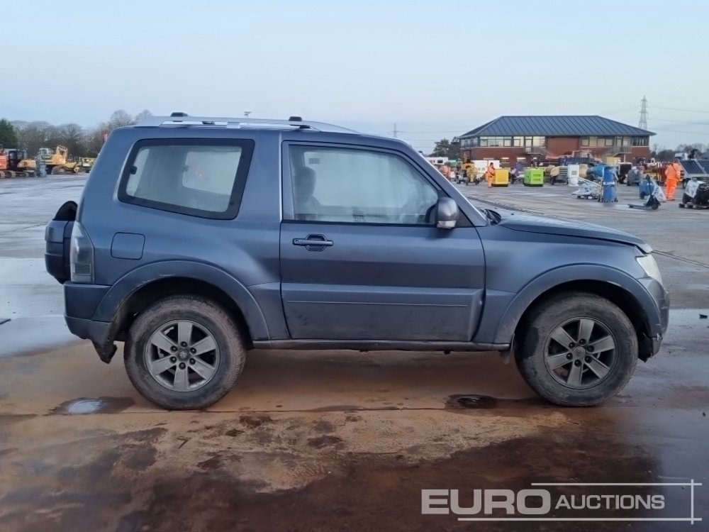 SUV 2008 Mitsubishi Shogun: photos 6