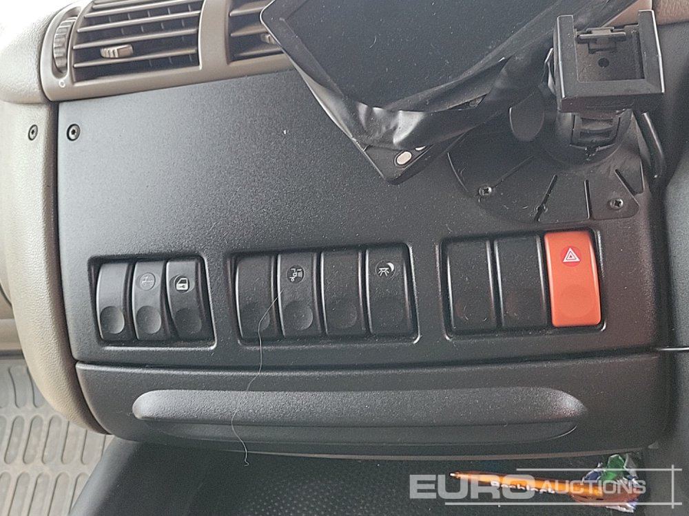 Camion plateau pour transport de équipements lourds 2012 DAF CF: photos 28