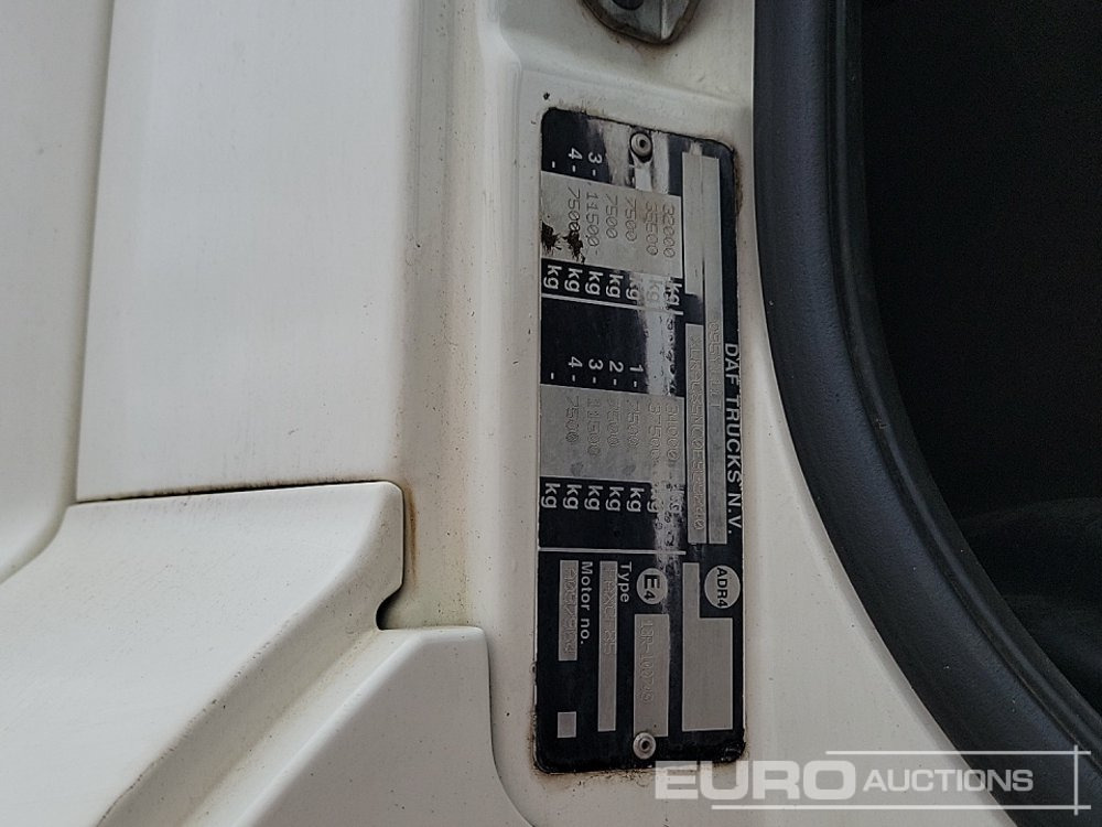 Camion plateau pour transport de équipements lourds 2012 DAF CF: photos 36