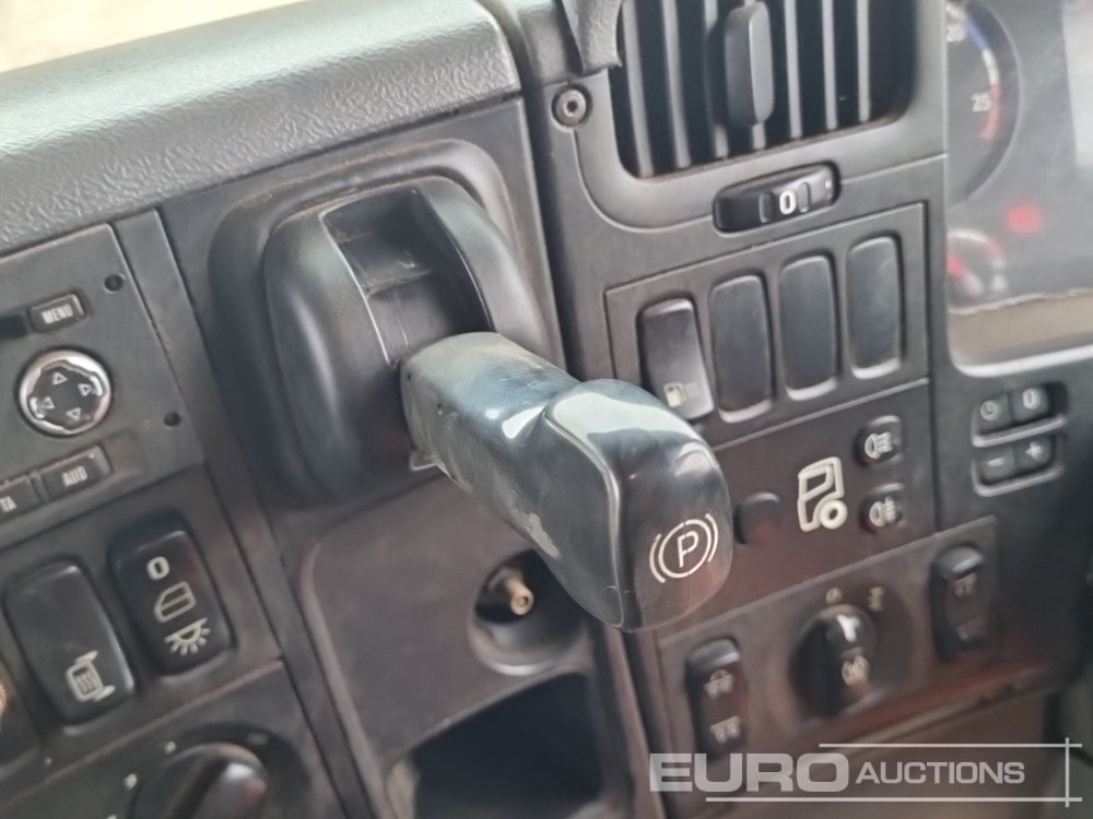 Camion plateau pour transport de équipements lourds 2012 Scania P400: photos 49