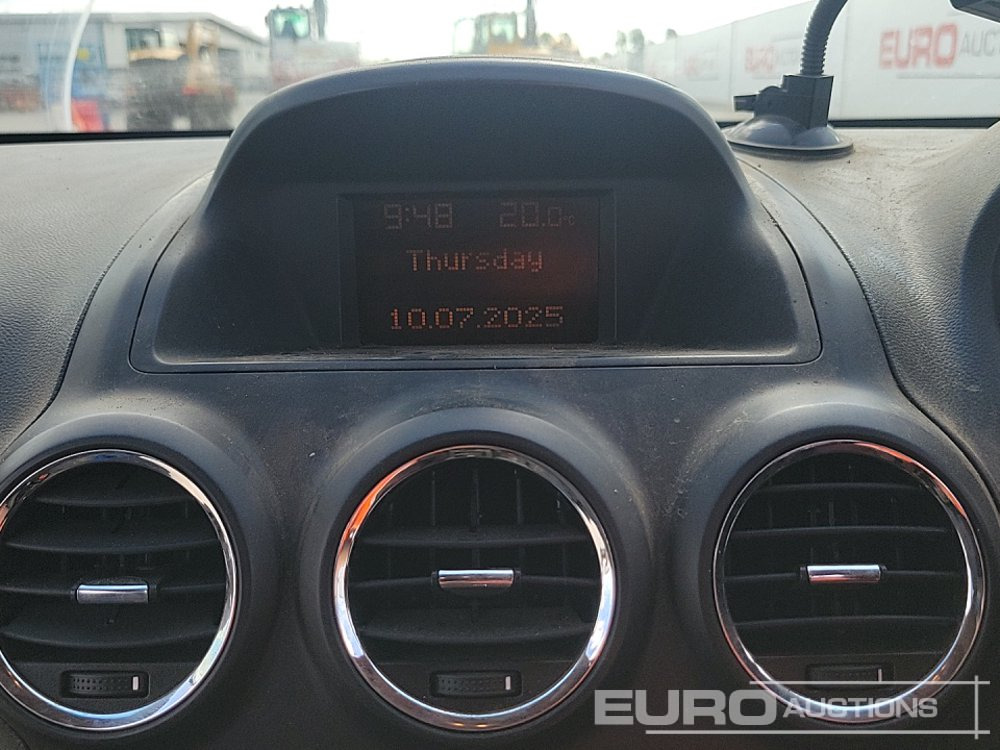 SUV 2012 Vauxhall Antara: photos 31