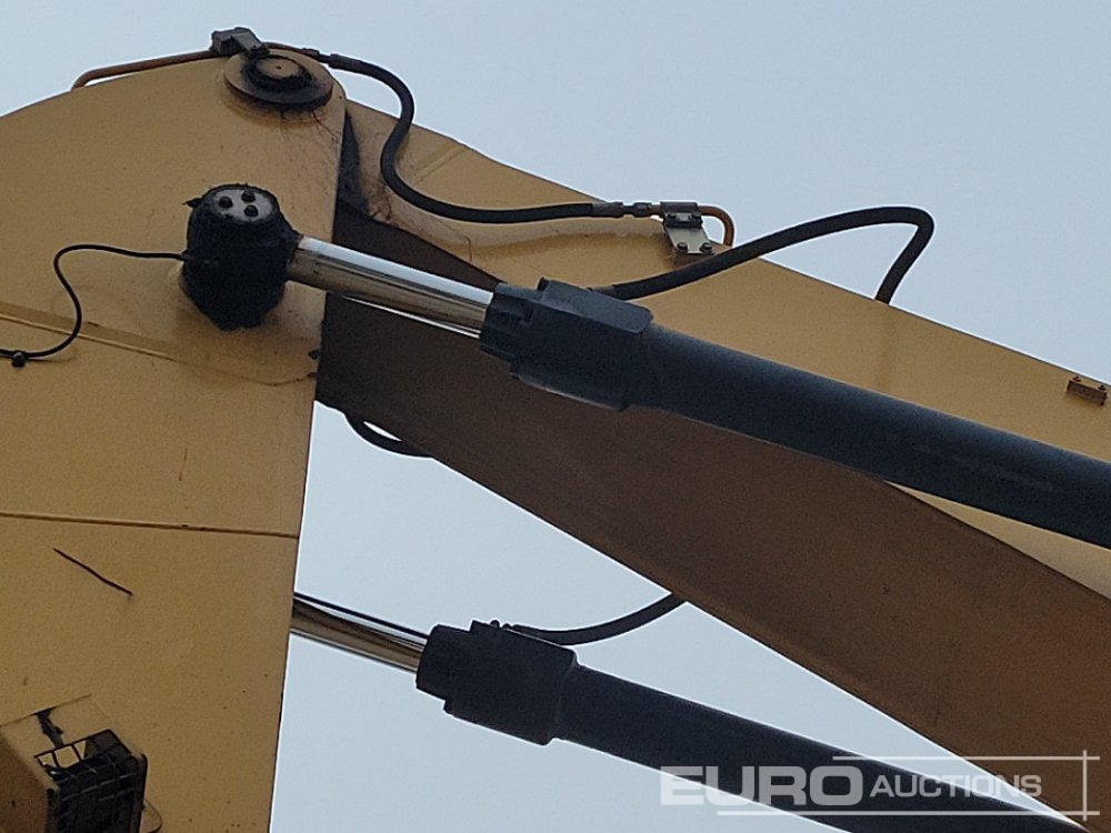 Pelle sur pneus 2013 CAT M325D: photos 20