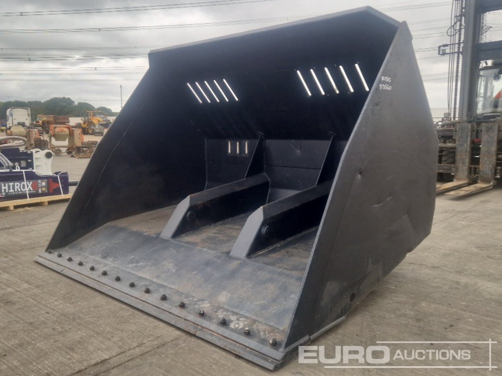 2013 Ulrich 124" Hi Tip Bucket to suit JCB 457HT Wheeled Loader - Godet: photos 1 2013 Ulrich 124" Hi Tip Bucket to suit JCB 457HT Wheeled Loader - Godet: photos 1