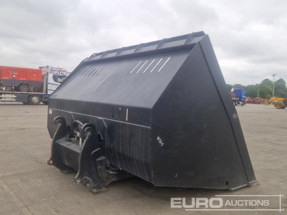 2013 Ulrich 124" Hi Tip Bucket to suit JCB 457HT Wheeled Loader - Godet: photos 5 2013 Ulrich 124" Hi Tip Bucket to suit JCB 457HT Wheeled Loader - Godet: photos 5