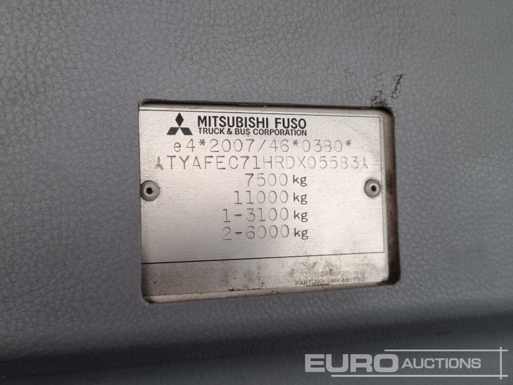 Camion plateau pour transport de équipements lourds 2014 Mitsubishi Canter 7C15: photos 32 Camion plateau pour transport de équipements lourds 2014 Mitsubishi Canter 7C15: photos 32