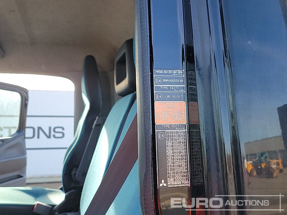 Camion plateau pour transport de équipements lourds 2014 Mitsubishi Canter 7C15: photos 31 Camion plateau pour transport de équipements lourds 2014 Mitsubishi Canter 7C15: photos 31