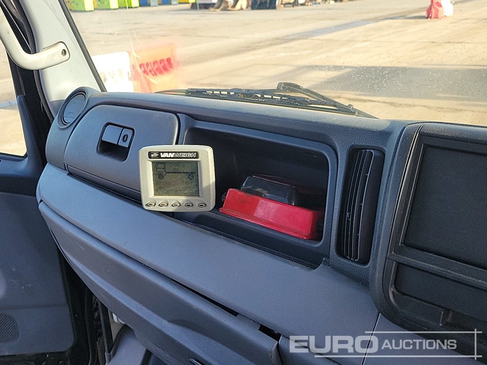 Camion plateau pour transport de équipements lourds 2014 Mitsubishi Canter 7C15: photos 24 Camion plateau pour transport de équipements lourds 2014 Mitsubishi Canter 7C15: photos 24