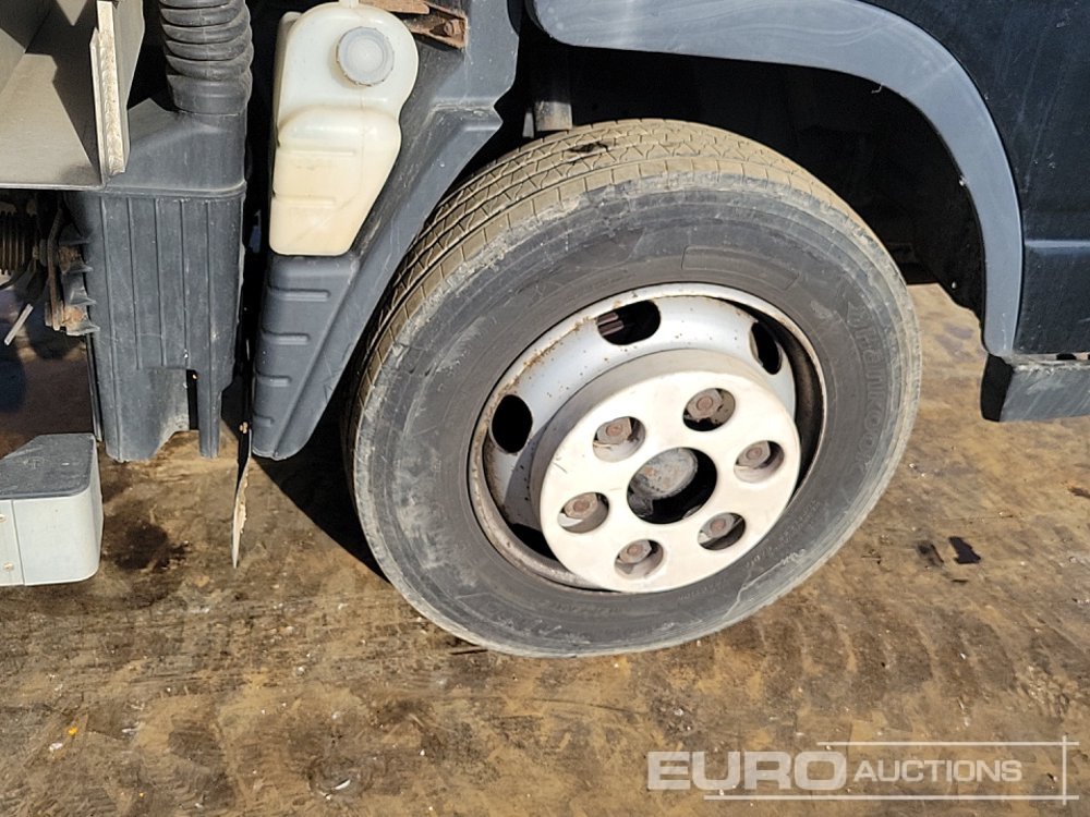 Camion plateau pour transport de équipements lourds 2014 Mitsubishi Canter 7C15: photos 12 Camion plateau pour transport de équipements lourds 2014 Mitsubishi Canter 7C15: photos 12