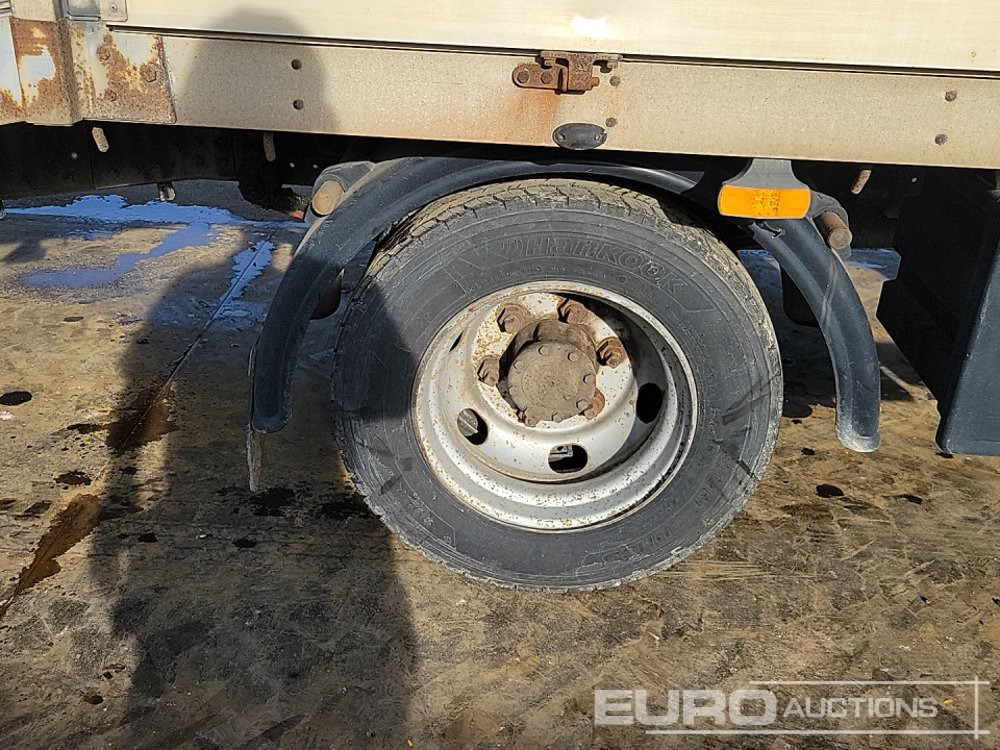 Camion plateau pour transport de équipements lourds 2014 Mitsubishi Canter 7C15: photos 11 Camion plateau pour transport de équipements lourds 2014 Mitsubishi Canter 7C15: photos 11