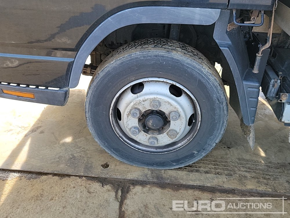 Camion plateau pour transport de équipements lourds 2014 Mitsubishi Canter 7C15: photos 9 Camion plateau pour transport de équipements lourds 2014 Mitsubishi Canter 7C15: photos 9