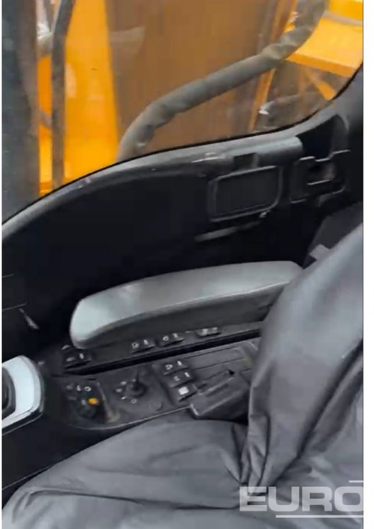 2015 JCB JS130LC - Pelle sur chenille: photos 4 2015 JCB JS130LC - Pelle sur chenille: photos 4