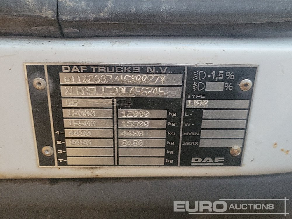 Camion plateau pour transport de équipements lourds 2016 DAF 210: photos 34