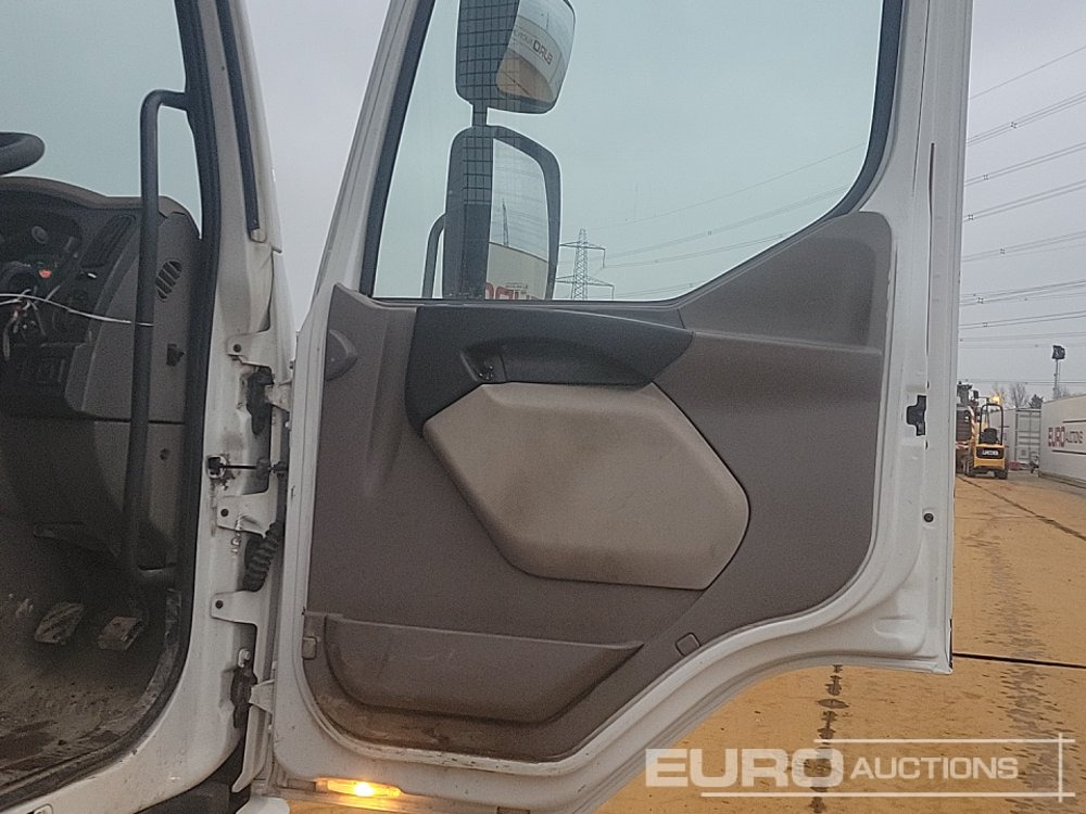 Camion plateau pour transport de équipements lourds 2016 DAF 210: photos 17