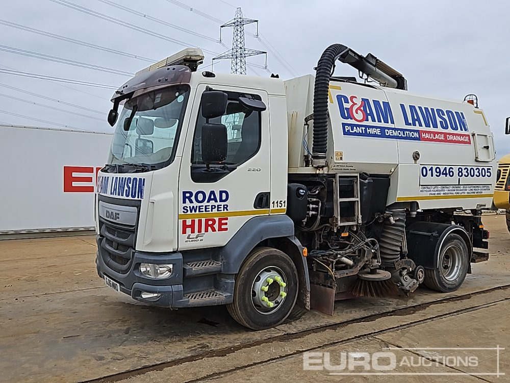 2016 DAF LF220 - Balayeuse de voirie: photos 1 2016 DAF LF220 - Balayeuse de voirie: photos 1