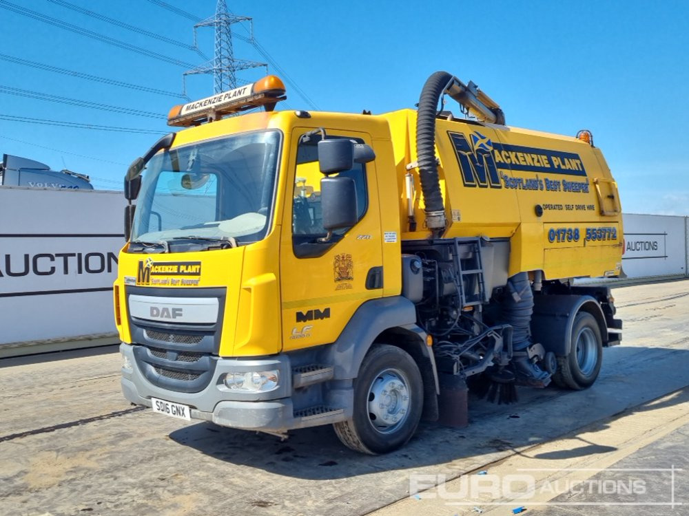 2016 DAF LF220 - Balayeuse de voirie: photos 1 2016 DAF LF220 - Balayeuse de voirie: photos 1
