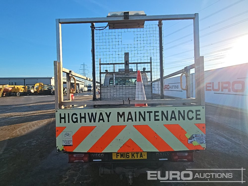 2016 Iveco Daily 35C13 - Utilitaire plateau: photos 4 2016 Iveco Daily 35C13 - Utilitaire plateau: photos 4