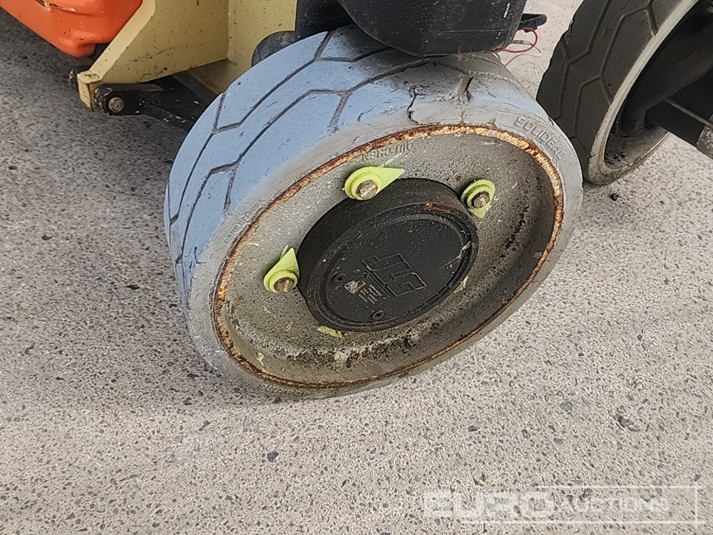 2016 JLG 2632ES - Nacelle: photos 5 2016 JLG 2632ES - Nacelle: photos 5