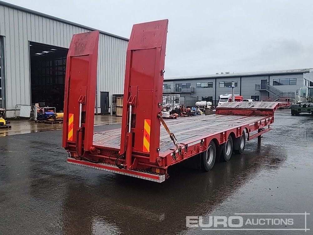 2016 MAC Tri Axle Step Frame Low Loader Trailer, Hydraulic Ramps, Outriggers - Semi-remorque surbaissé: photos 5 2016 MAC Tri Axle Step Frame Low Loader Trailer, Hydraulic Ramps, Outriggers - Semi-remorque surbaissé: photos 5