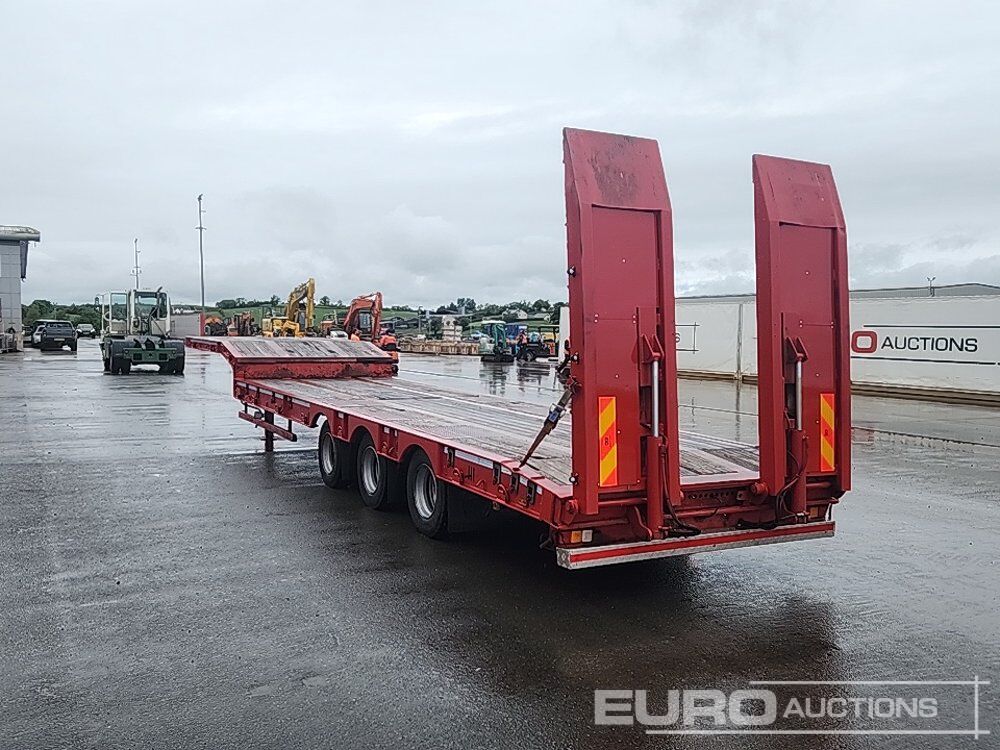 2016 MAC Tri Axle Step Frame Low Loader Trailer, Hydraulic Ramps, Outriggers - Semi-remorque surbaissé: photos 3 2016 MAC Tri Axle Step Frame Low Loader Trailer, Hydraulic Ramps, Outriggers - Semi-remorque surbaissé: photos 3