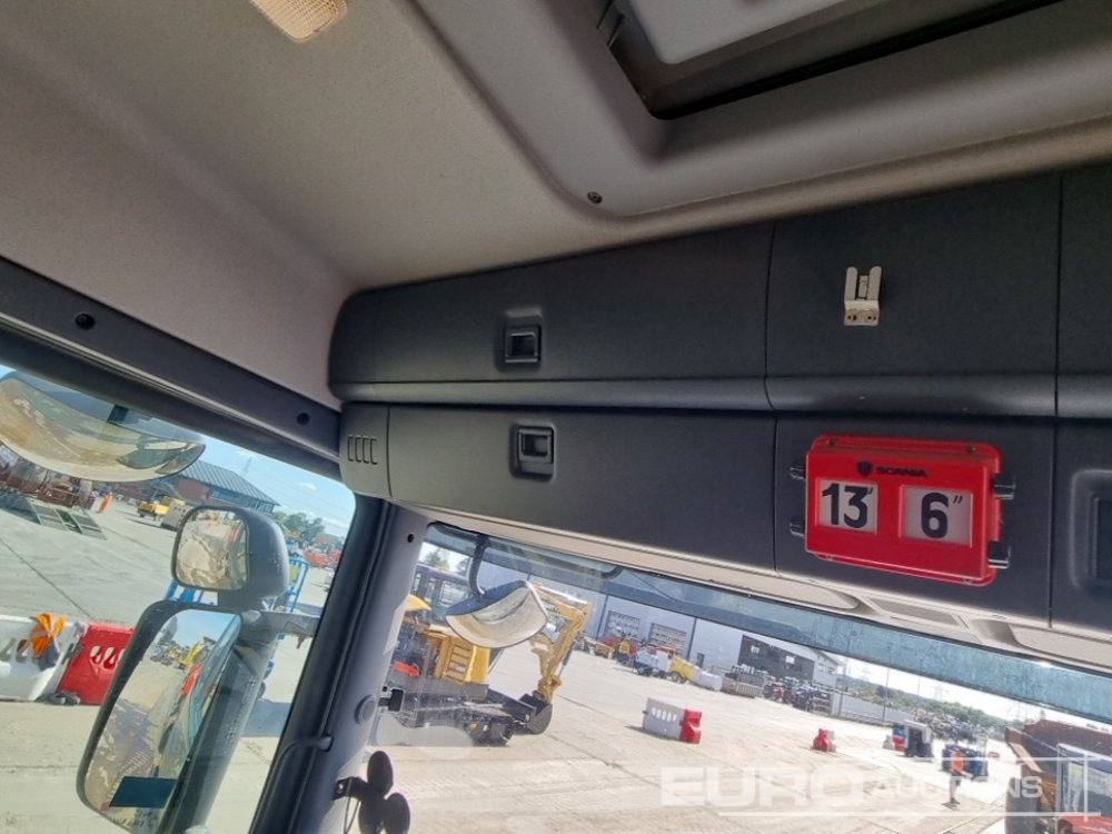 Camion plateau pour transport de équipements lourds 2016 Scania P370: photos 46