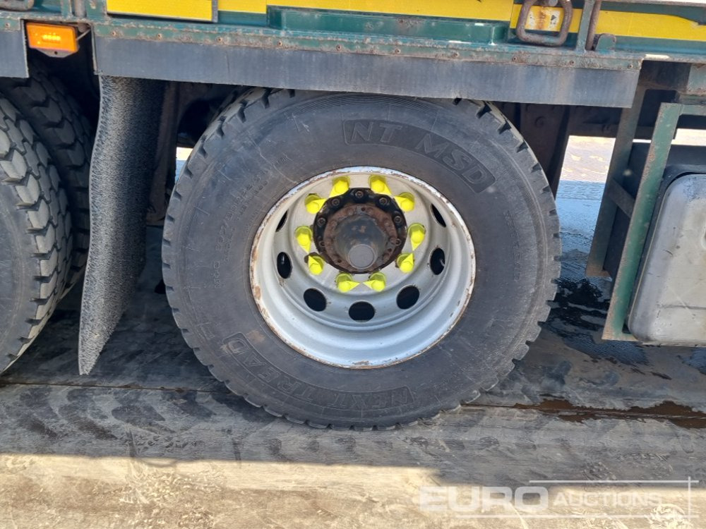 Camion plateau pour transport de équipements lourds 2016 Scania P370: photos 14