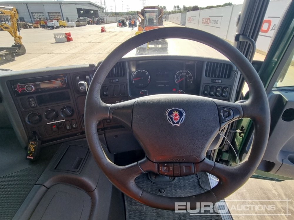 Camion plateau pour transport de équipements lourds 2016 Scania P370: photos 36