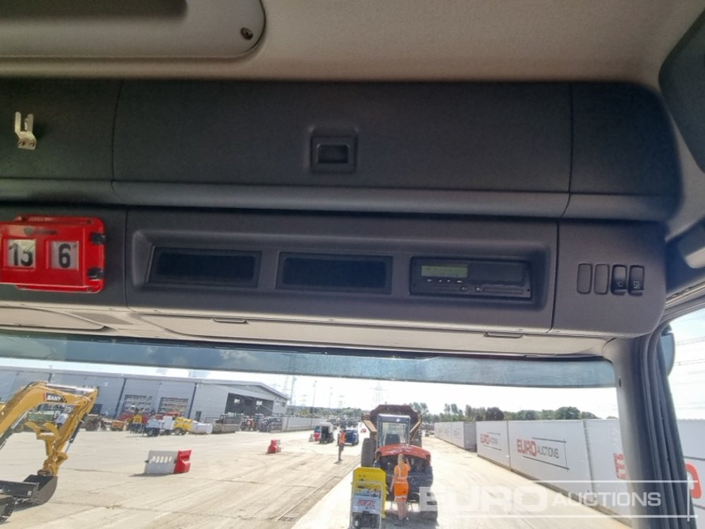 Camion plateau pour transport de équipements lourds 2016 Scania P370: photos 47
