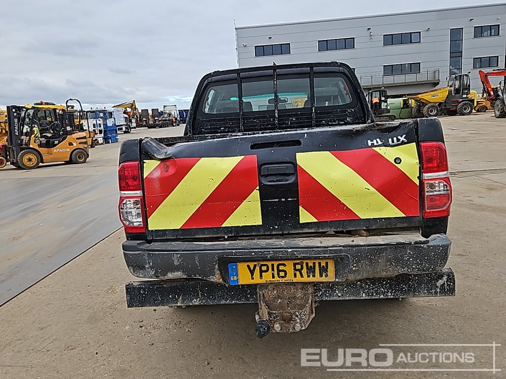 2016 Toyota Hilux - Pick-up: photos 4 2016 Toyota Hilux - Pick-up: photos 4