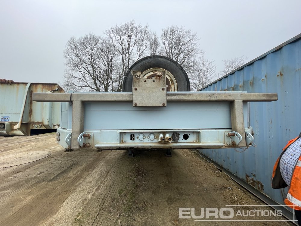 2017 Chieftain Tri Axle Stepframe Low Loader Trailer, Out Riggers, Hydraulic Fliptoe Ramps - Semi-remorque surbaissé: photos 3 2017 Chieftain Tri Axle Stepframe Low Loader Trailer, Out Riggers, Hydraulic Fliptoe Ramps - Semi-remorque surbaissé: photos 3
