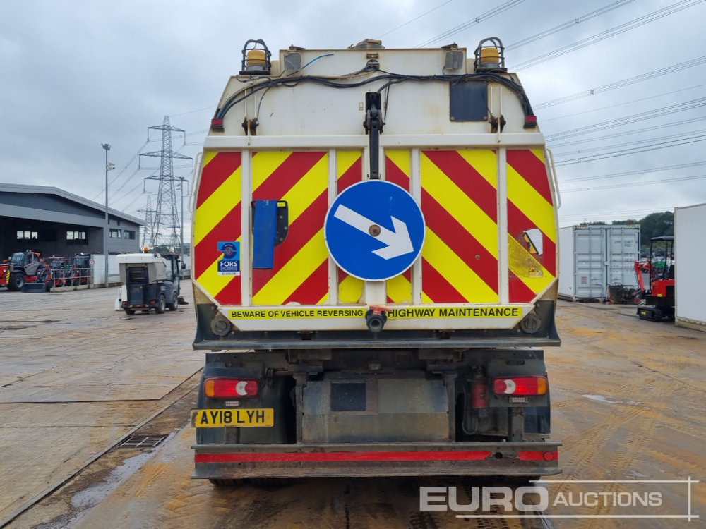 2018 Volvo FL250 - Balayeuse de voirie: photos 4 2018 Volvo FL250 - Balayeuse de voirie: photos 4