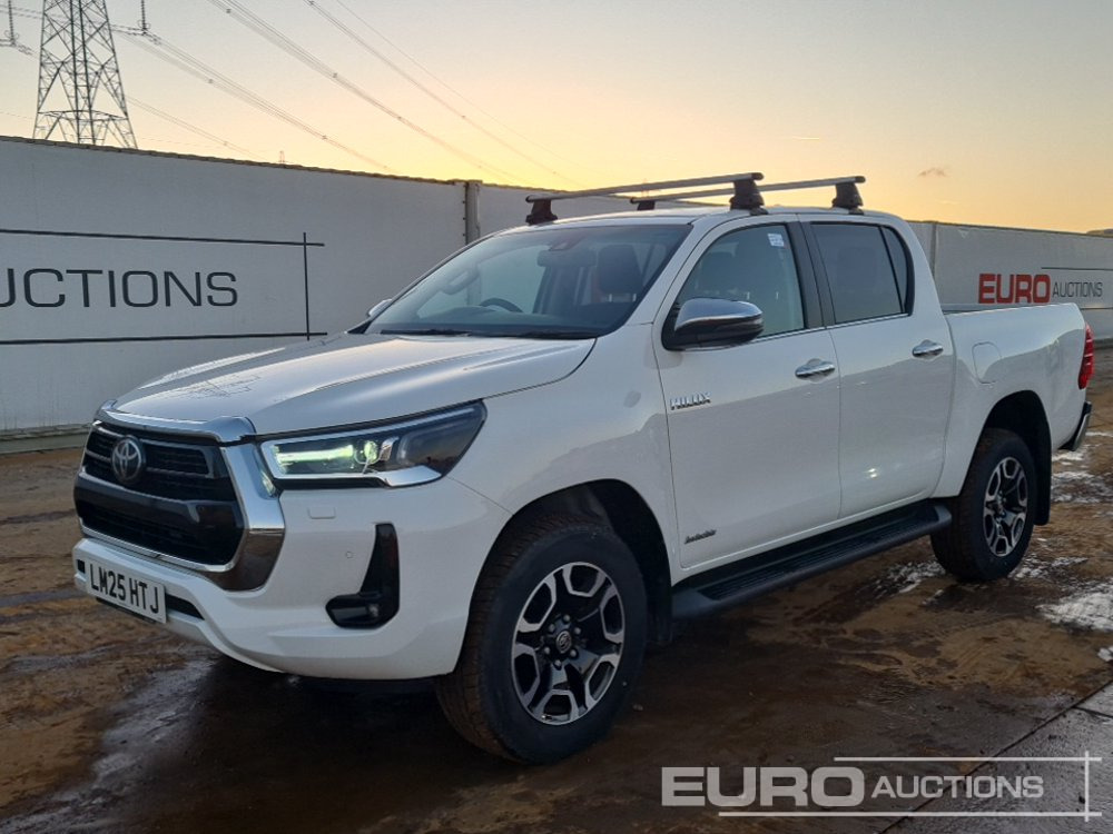 2025 Toyota Hilux Invincible - Pick-up: photos 1 2025 Toyota Hilux Invincible - Pick-up: photos 1