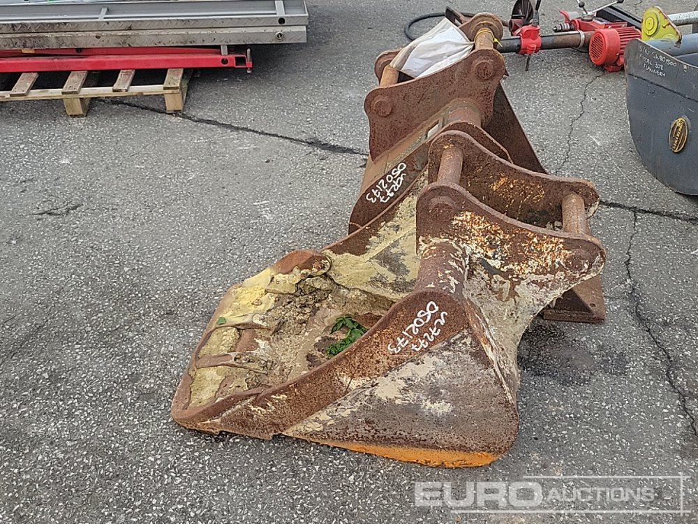 24", 24" Digging Bucket 50mm Pin to suit 6-8 Ton Excavator - Godet: photos 2 24", 24" Digging Bucket 50mm Pin to suit 6-8 Ton Excavator - Godet: photos 2