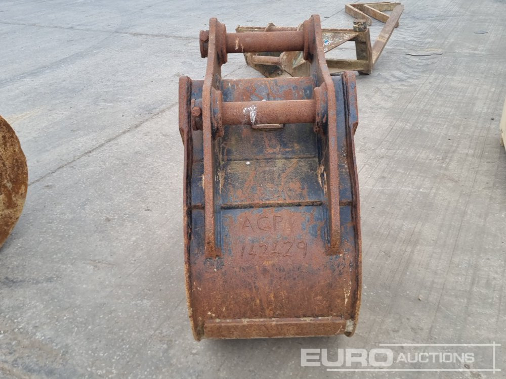 24" Digging Bucket 65mm Pin to suit 13 Ton Excavator - Godet: photos 4 24" Digging Bucket 65mm Pin to suit 13 Ton Excavator - Godet: photos 4