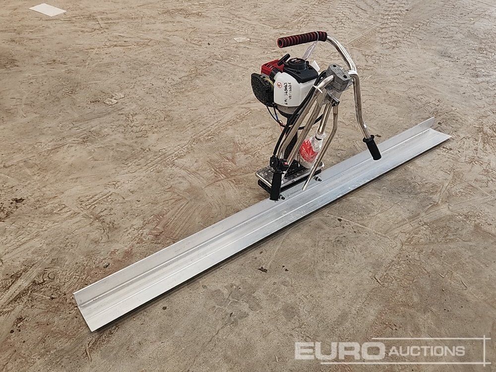 2M Concrete Screed, Petrol Engine - Travaux routiers: photos 4 2M Concrete Screed, Petrol Engine - Travaux routiers: photos 4
