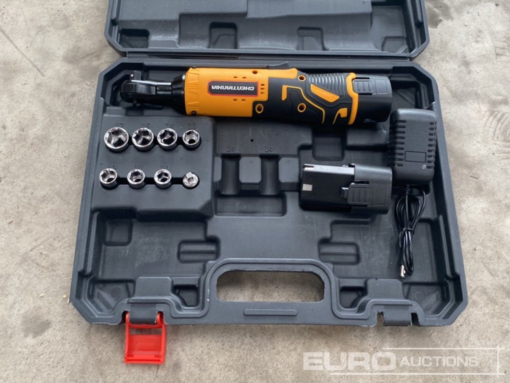 3/8" Slimline 12V Ratchet Driver, Batteries, Charger, Sockets - Équipement de garage: photos 4 3/8" Slimline 12V Ratchet Driver, Batteries, Charger, Sockets - Équipement de garage: photos 4