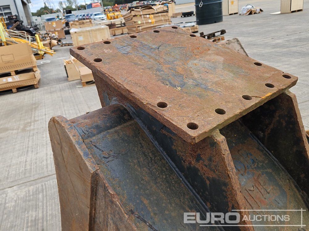 Godet 36" Digging Bucket: photos 12 Godet 36" Digging Bucket: photos 12