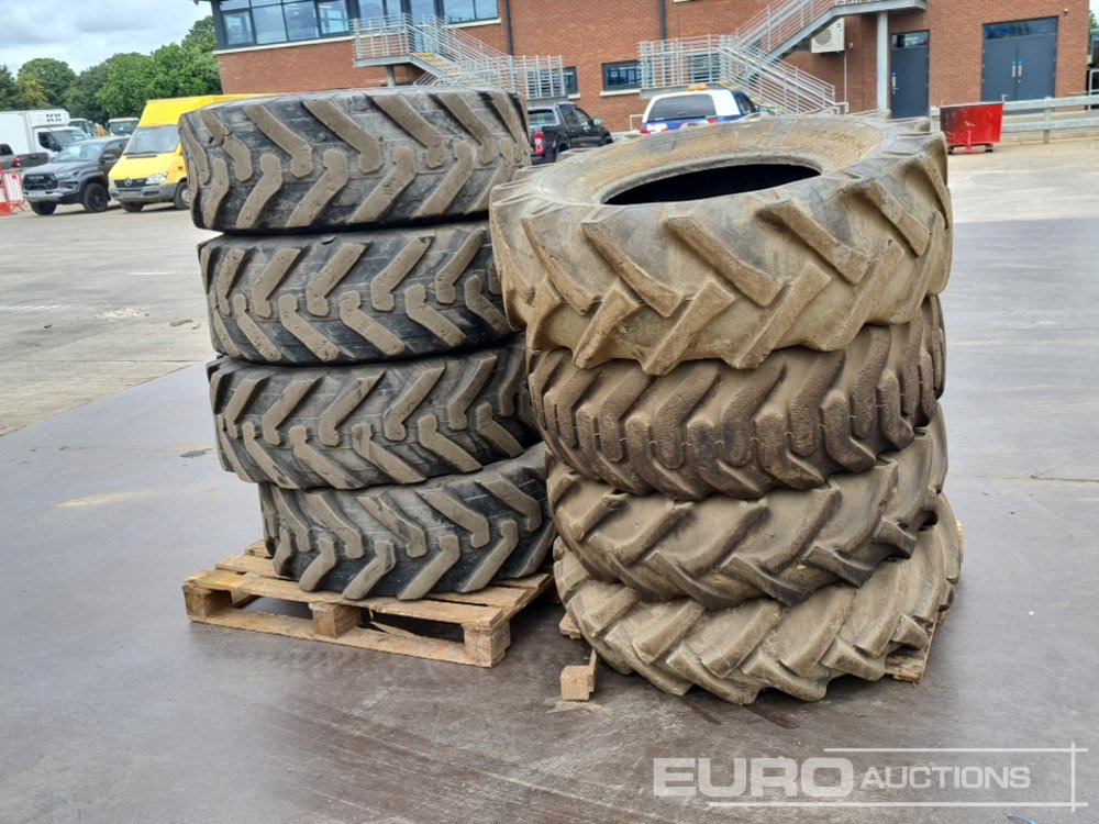 400/80 R24 Tyre (4 of), 16.5/85 R24 (4 of) - Pneu: photos 4 400/80 R24 Tyre (4 of), 16.5/85 R24 (4 of) - Pneu: photos 4