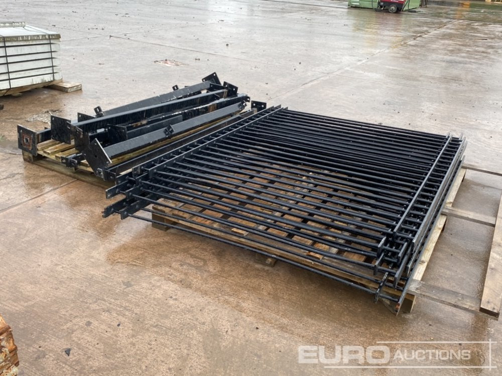 5' 6" Steel Fencing Panels & Posts - Matériel de chantier: photos 3 5' 6" Steel Fencing Panels & Posts - Matériel de chantier: photos 3