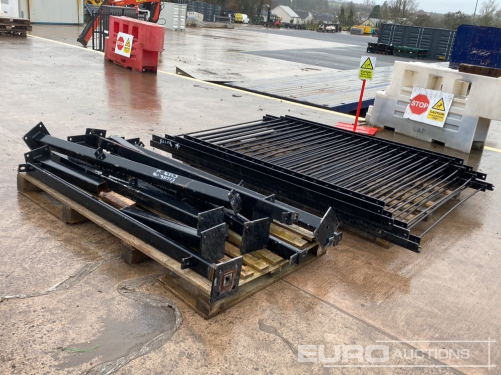 5' 6" Steel Fencing Panels & Posts - Matériel de chantier: photos 2 5' 6" Steel Fencing Panels & Posts - Matériel de chantier: photos 2