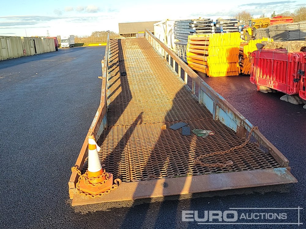 5' Loading Ramp - Rampe de chargement: photos 4 5' Loading Ramp - Rampe de chargement: photos 4