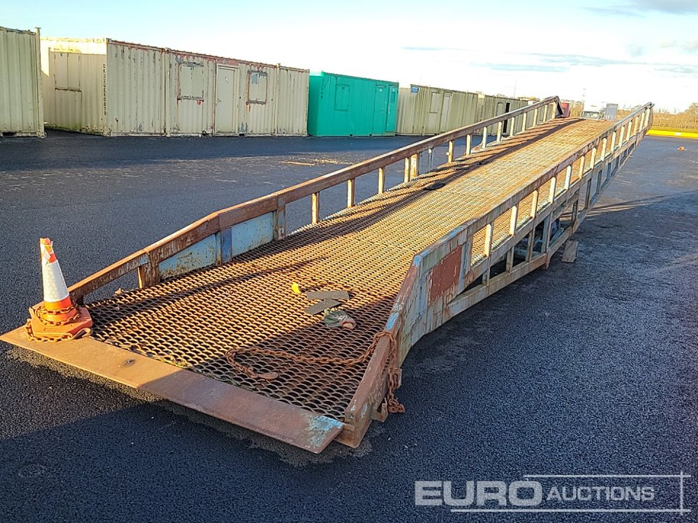 5' Loading Ramp - Rampe de chargement: photos 5 5' Loading Ramp - Rampe de chargement: photos 5