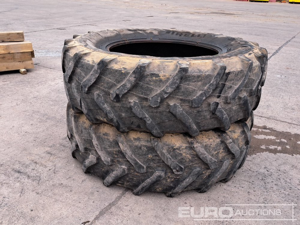 520/85 R38 Tractor Tyres (2 of) - Pneu: photos 3 520/85 R38 Tractor Tyres (2 of) - Pneu: photos 3